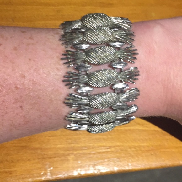 Vintage Pineapple Bracelet - Picture 2 of 3